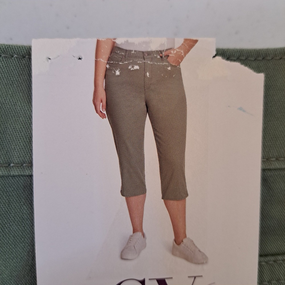 Gloria Vanderbilt Amanda Capri Womens 10 Green NWT Cloud Twill Stud Hem 1557-224
